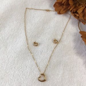 Delicate set Gold tone NWOT